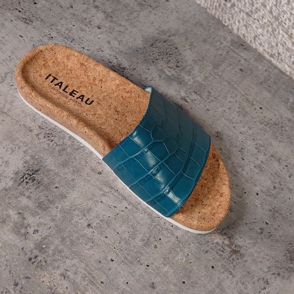 Italeau Teal Leather Sandals